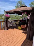 Very cozy quiet and rustic space on a lake.