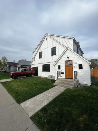 Large House 2 Blocks from Downtown Baker, large yard, and garage 4BED/2 BTH