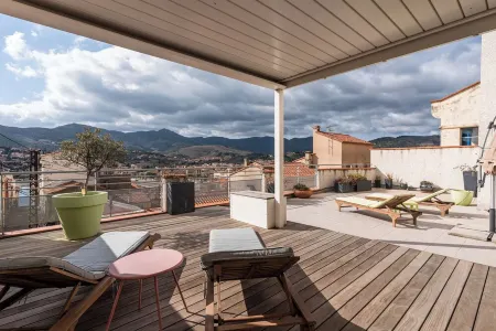 4-star apartment in Banyuls! Duplex with amazing terraces. Beach 2 minutes away!