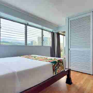 Waikiki 1 Bedroom w/Pool A/C & Free Parking Rooms