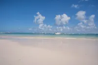 Perfect & Comfy Pool View Apartment with Beach Access, Balcony, Wi-Fi, AC & TV