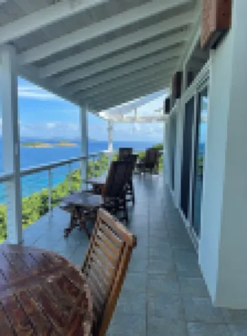 Folly View-Ocean sounds & views w/parking, full kitchen, A/C bedroom, Starlink