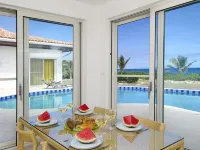 Direct Beachfront 6 BDR/en-suite /maid included. Excellent service. Rare gem (H) Hotels in Guana Bay