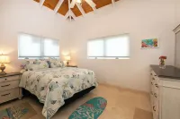 Anestasi CottageBrand new charming cottage with water views close to Cruz Bay