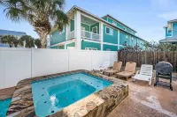 Private Pool Oasis, Game Room, Walk to Beach & Pet Friendly