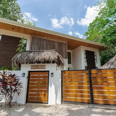 4Br/3.5BA AC Villa, 200m from Beach with Amazing Private Pool, Garden & Parking