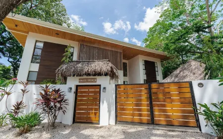 4Br/3.5BA Villa, 200m from Beach with Amazing Private Pool, Garden & Parking Отели рядом с достопримечательностью «Плайя Потреро, Коста-Рика»