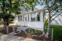 Just steps away from the Boardwalk & Beaches, Walkable to Entertainment!