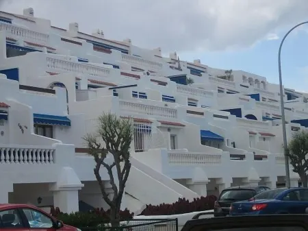 Beautiful Studio Apartment with large South facing balcony & Amazing Sea Views