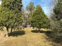 Tranquil Hideaway: Your Private Lakefront Retreat