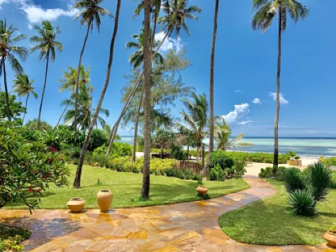 Luxurious, fully equipped and serviced villa right on the beach in Zanzibar. Hotels in 