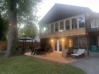 Waterfront 4 Bedroom Home With Spectacular Views Hotels near Ray's Cottages