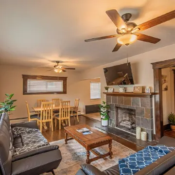 Mountain Views Newly Renovated Home