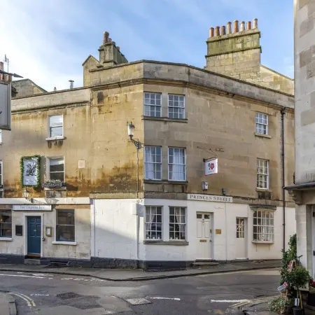 Spacious Luxury Georgian Townhouse in the heart of Bath