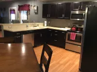 Classic, updated house with porch & backyard Hotels in Newark