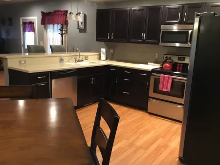 Classic, updated house with porch & backyard Отели в г. Licking County