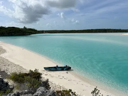 Gateway for couples and families in beautiful tropic of cancer beach Отели в г. Moore Hill