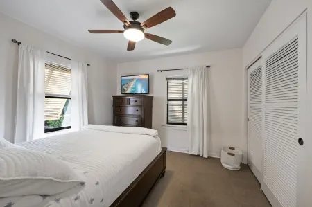 Beautiful Home in West Palm Beach W/ Largest Pool and Jacuzzi Отели рядом с достопримечательностью «Университет Палм Бич Атлантик»