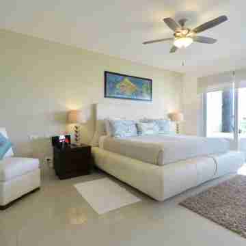 Gorgeous Condo on Beach Front Mareazul Development. Amazing Amenities and Views Rooms