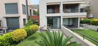 Spacious Beachfront Property (maisonette)