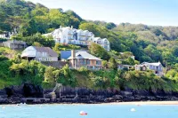 Apartment with Stunning Sea Views of South Sands Beach, Salcombe + 2 Car Parking