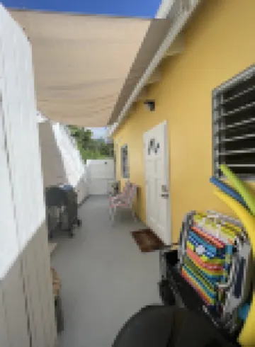 Affordable Solar powered 2-Bedroom Haven with Washer/Dryer, near Red Hook!