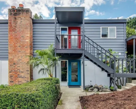 Downtown Kirkland - Luxury 3rd Street Retreat Hotels in Kirkland