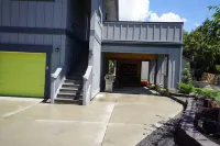 Fun Guest Quarter With Bathroom Available For Rent Close To Downtown Bend.