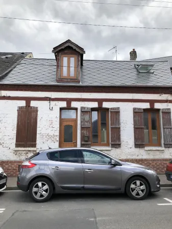 The House of Friendly Meetings Отели в г. Ле Кротуа