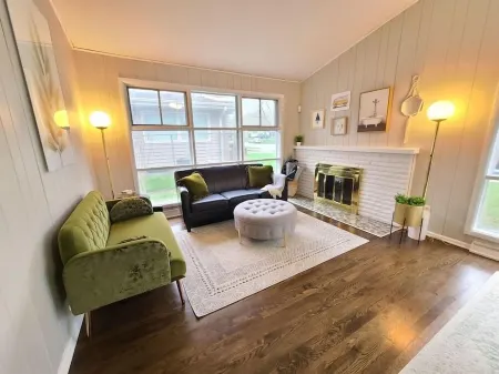 Dunland Cottage W/hot tub, paddle boards, fire pit