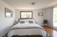 30% OFF! Malibu Serene Cottage w/King Bed • Beach View • BBQ
