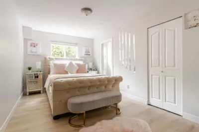 Luxurious & Modern 2 Bedroom private Suite in Coquitlam Hotels near Como Lake Park