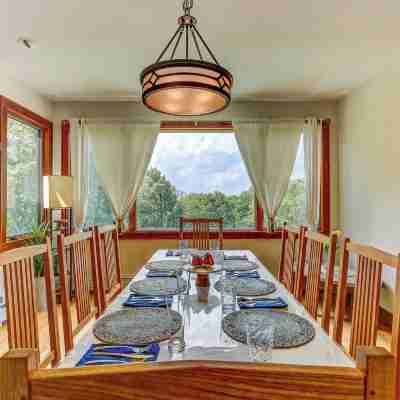 Peaceful Mountian Oasis Firepit, Hot Tub, Sauna! Dining/Meeting Rooms