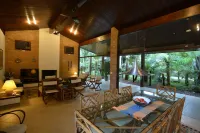 4 SUITES - air conditioning - CLOSED CONDOMINIUM - near the sea -