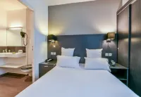 Logis Hôtel & Restaurant la Villa Bleue Hotels near La Foret aux Lapins