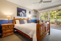 Avocado Sunset Bed & Breakfast Hotels near Cuckoo Clock Nest