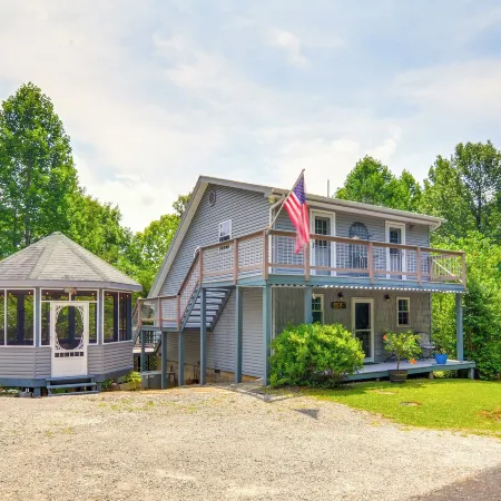 Tennessee Cabin Getaway Near Dale Hollow Lake!