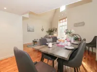 Pips Hideaway Hotels in Ibberton