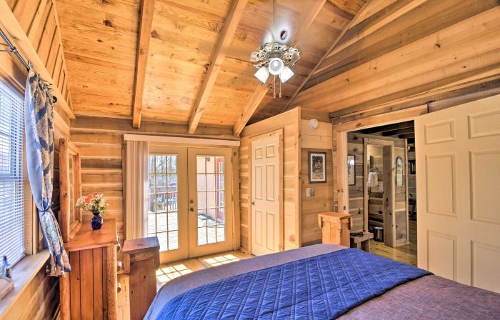 The Lake Place Cabin w/ Golf Cart & Free Kayaks!