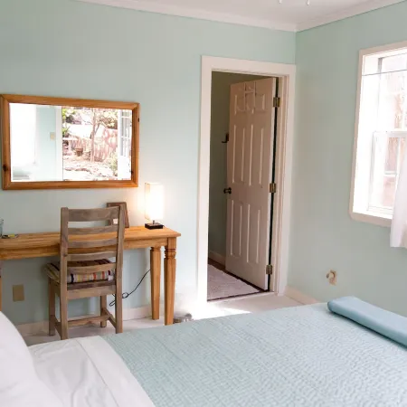 The Blue Room - Charming Studio, Great Location! by RedAwning