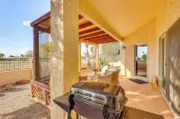 Near Lakes & Trails: Mesa Home w/ Golf Course View - شقق