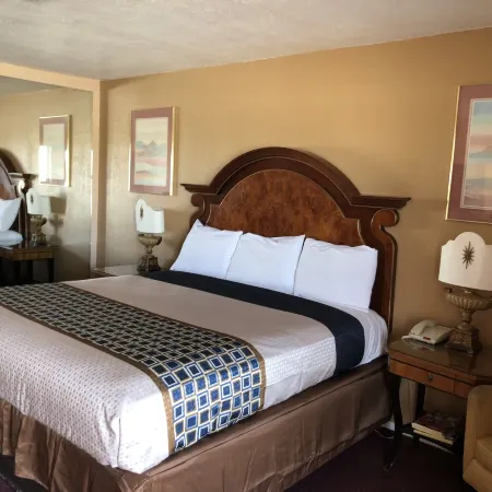 Villa West Inn