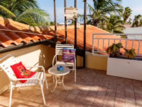 Casalina Garden 2 Blocks to Palm Beach & Kitesurfing School Hotels in Palm Beach