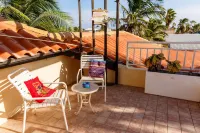 Casalina Garden 2 Blocks to Palm Beach & Kitesurfing School Hotels in Palm Beach