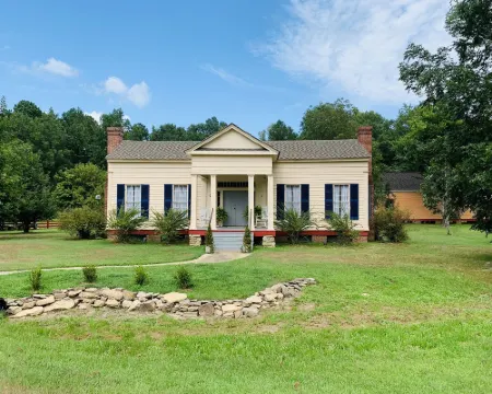 Coulter Farmstead Hotels in Hempstead County