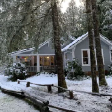 Mountain Meadows Inn & Chalet Suites Hotels in 
