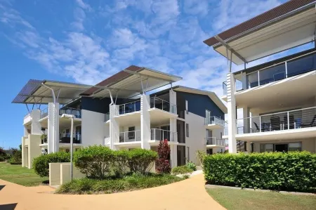 Pacific Marina Apartments Отели в г. Кофс-Харбор