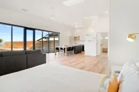 Back Haus - Views, Dark Skies and Fire Pit! 1 Bedroom Home by RedAwning Hotel a Joshua Tree