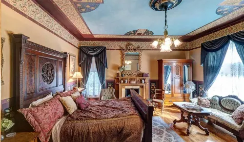 Manderley Bed and Breakfast Hotels in West Milwaukee