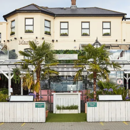The Martello Hotel Отели в г. Бри